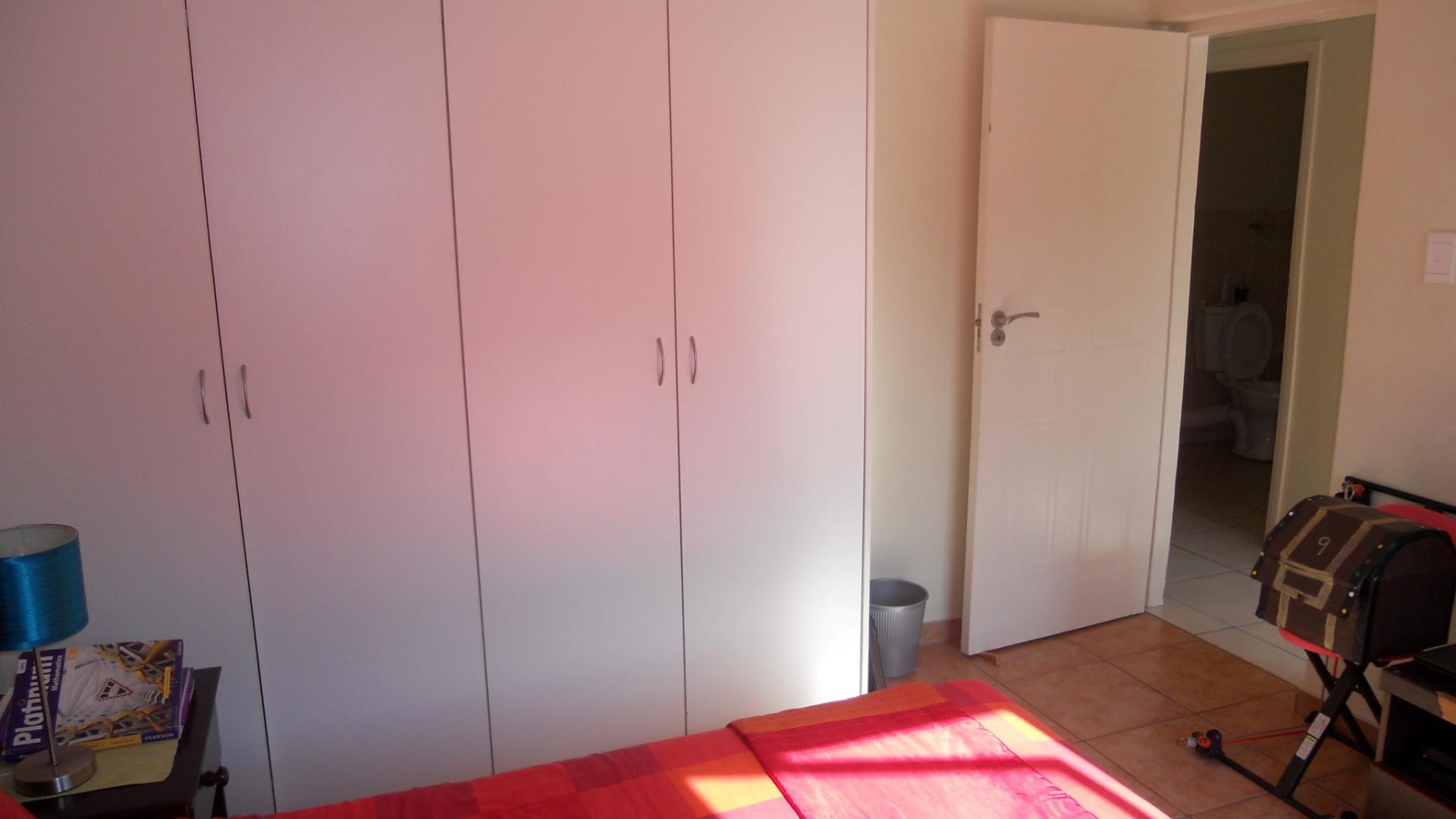 Bed Room 1 - 11 square meters of property in Shelly Beach