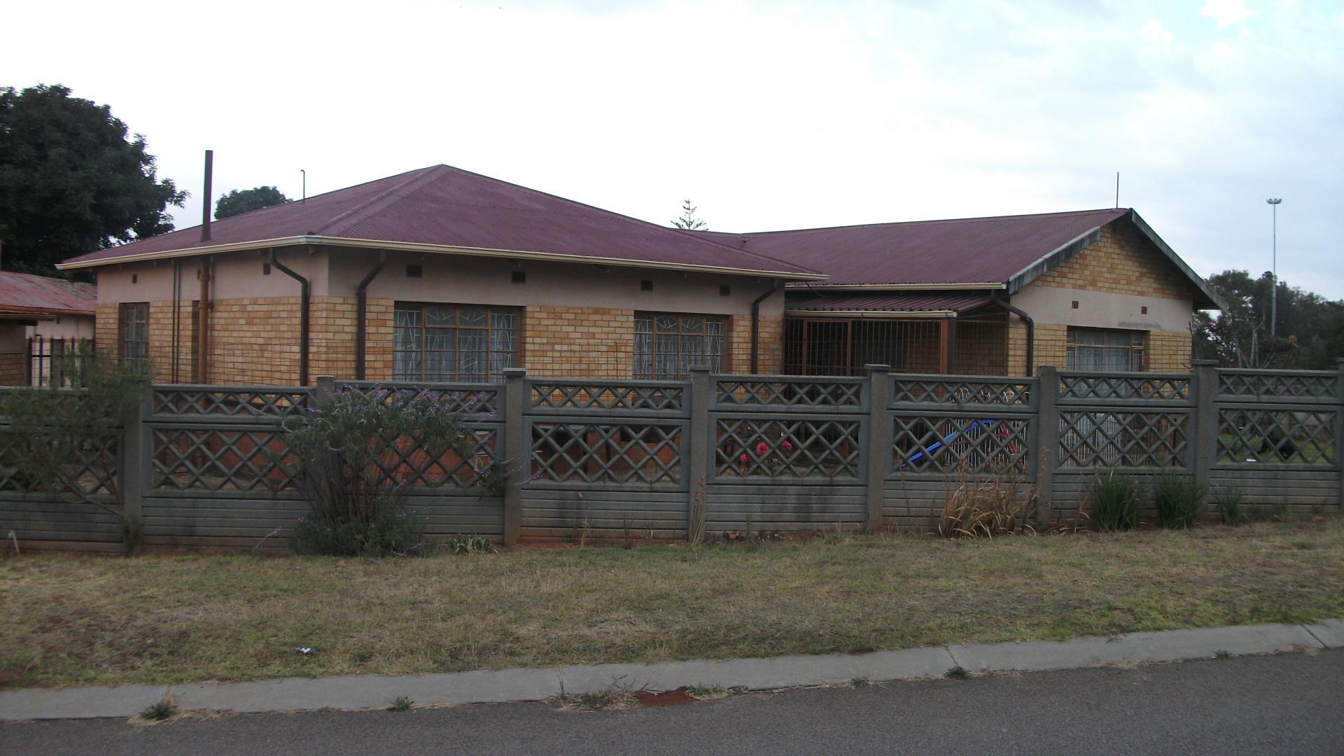 Front View of property in Chloorkop