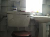 Main Bathroom - 5 square meters of property in Chloorkop