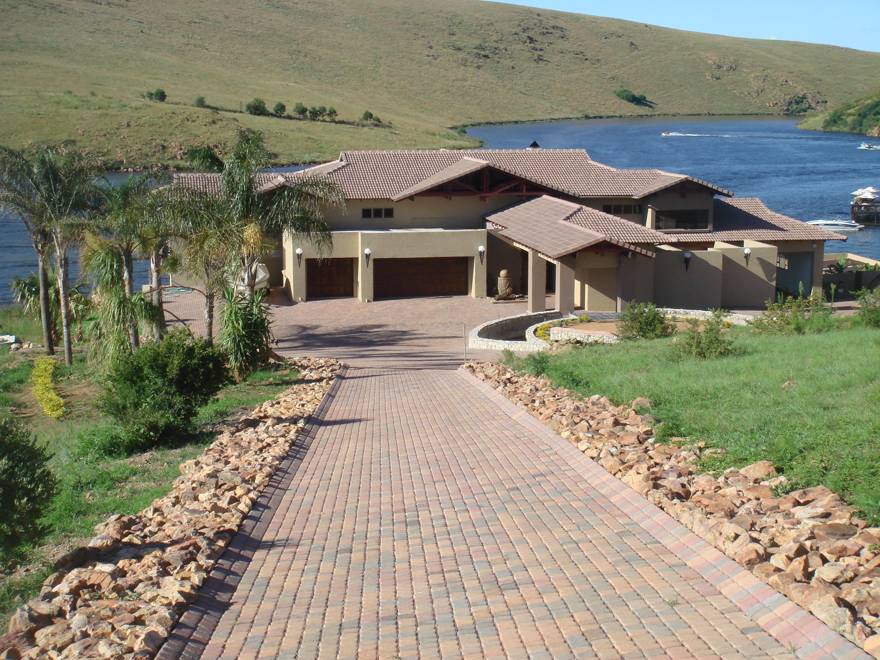 5 Bedroom House for Sale For Sale in Emalahleni (Witbank)  - Private Sale - MR129991