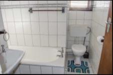 Bathroom 1 - 4 square meters of property in St Micheals on Sea