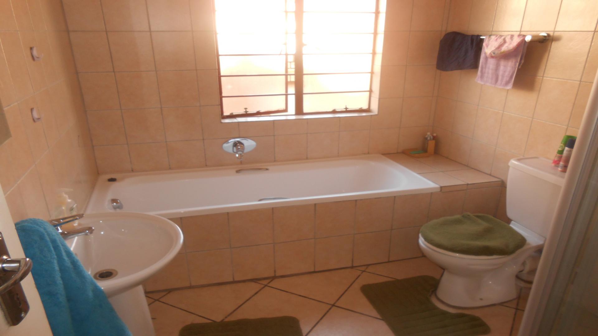 Bathroom 1 of property in Reyno Ridge