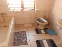 Main Bathroom of property in Reyno Ridge