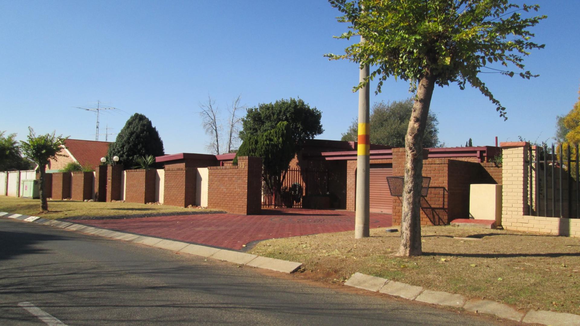Front View of property in Helikon Park