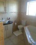 Bathroom 1 - 7 square meters of property in Reebok