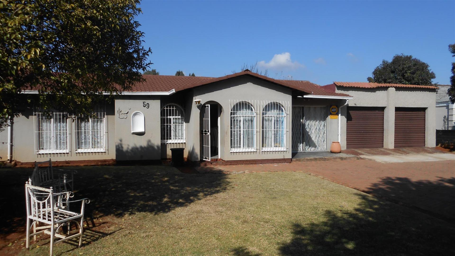 Front View of property in Dawn Park