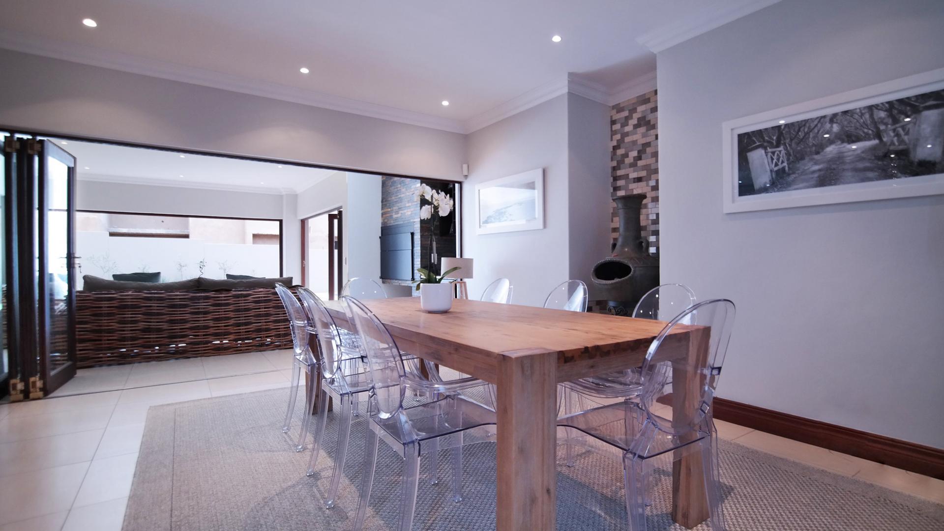 Dining Room - 27 square meters of property in Silverwoods Country Estate