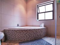 Bathroom 1 - 10 square meters of property in Silverwoods Country Estate