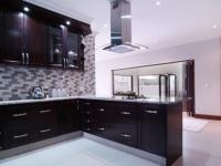 Kitchen - 18 square meters of property in Silverwoods Country Estate