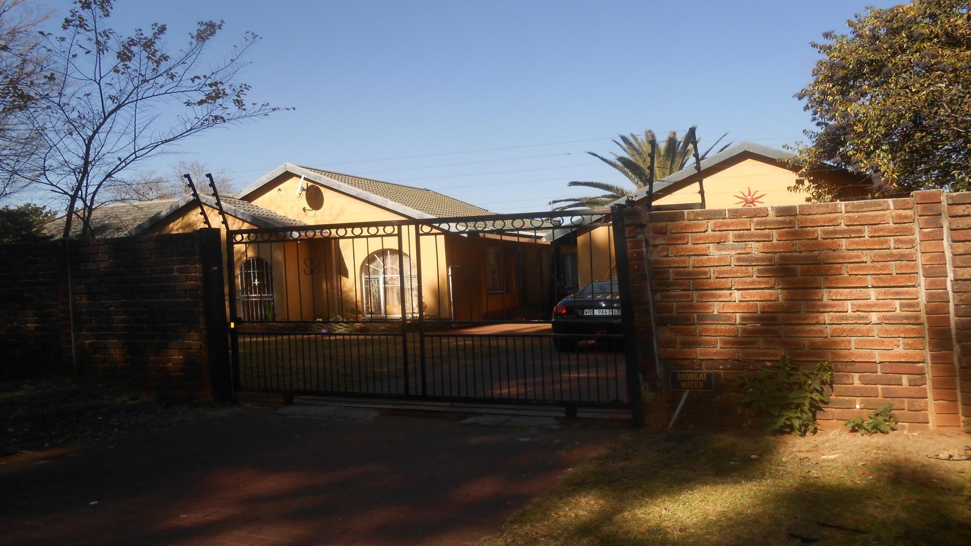 Front View of property in Centurion Central