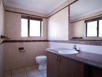 Guest Toilet - 5 square meters of property in Woodhill Golf Estate