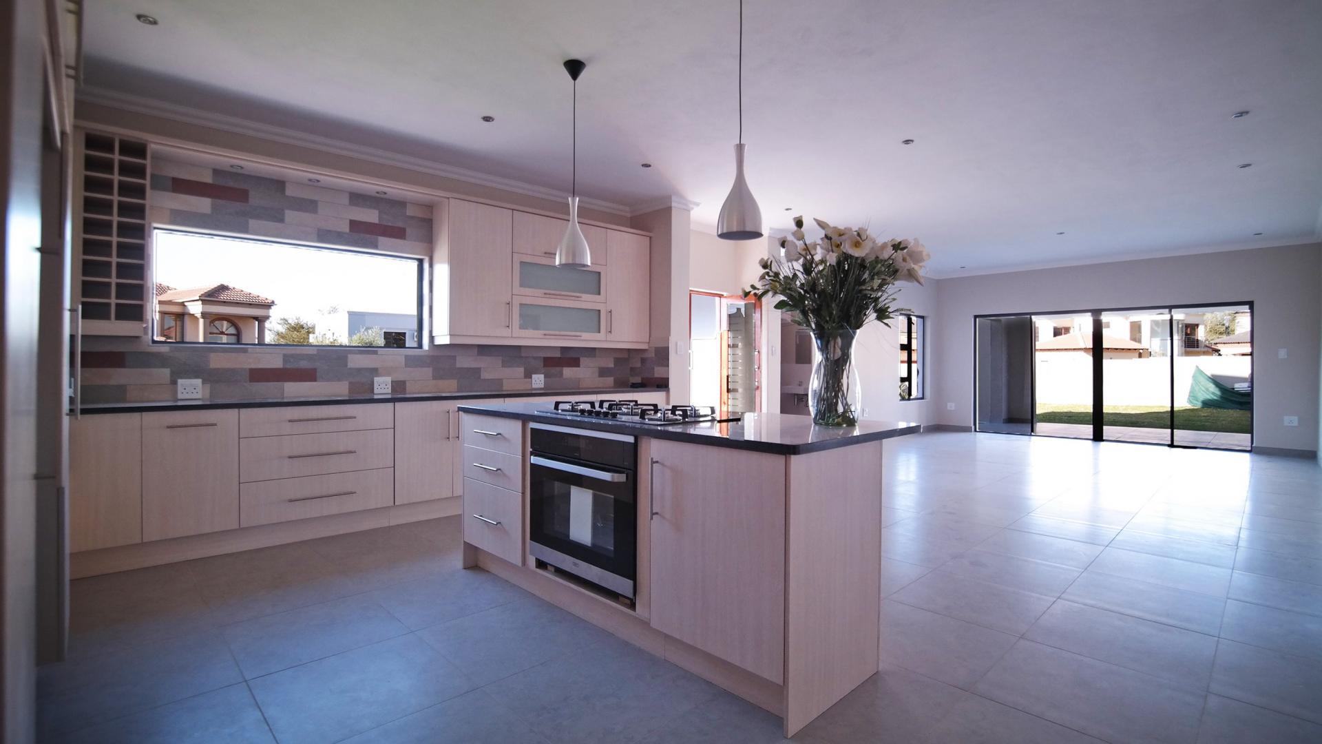 Kitchen - 29 square meters of property in Willow Acres Estate