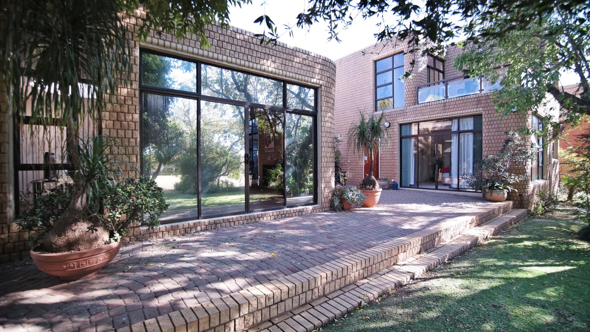 Front View of property in Silver Lakes Golf Estate