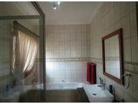 Bathroom 2 - 4 square meters of property in Ifafi