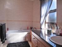 Bathroom 1 - 5 square meters of property in Woodhill Golf Estate