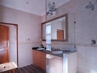 Main Bathroom - 17 square meters of property in Woodhill Golf Estate