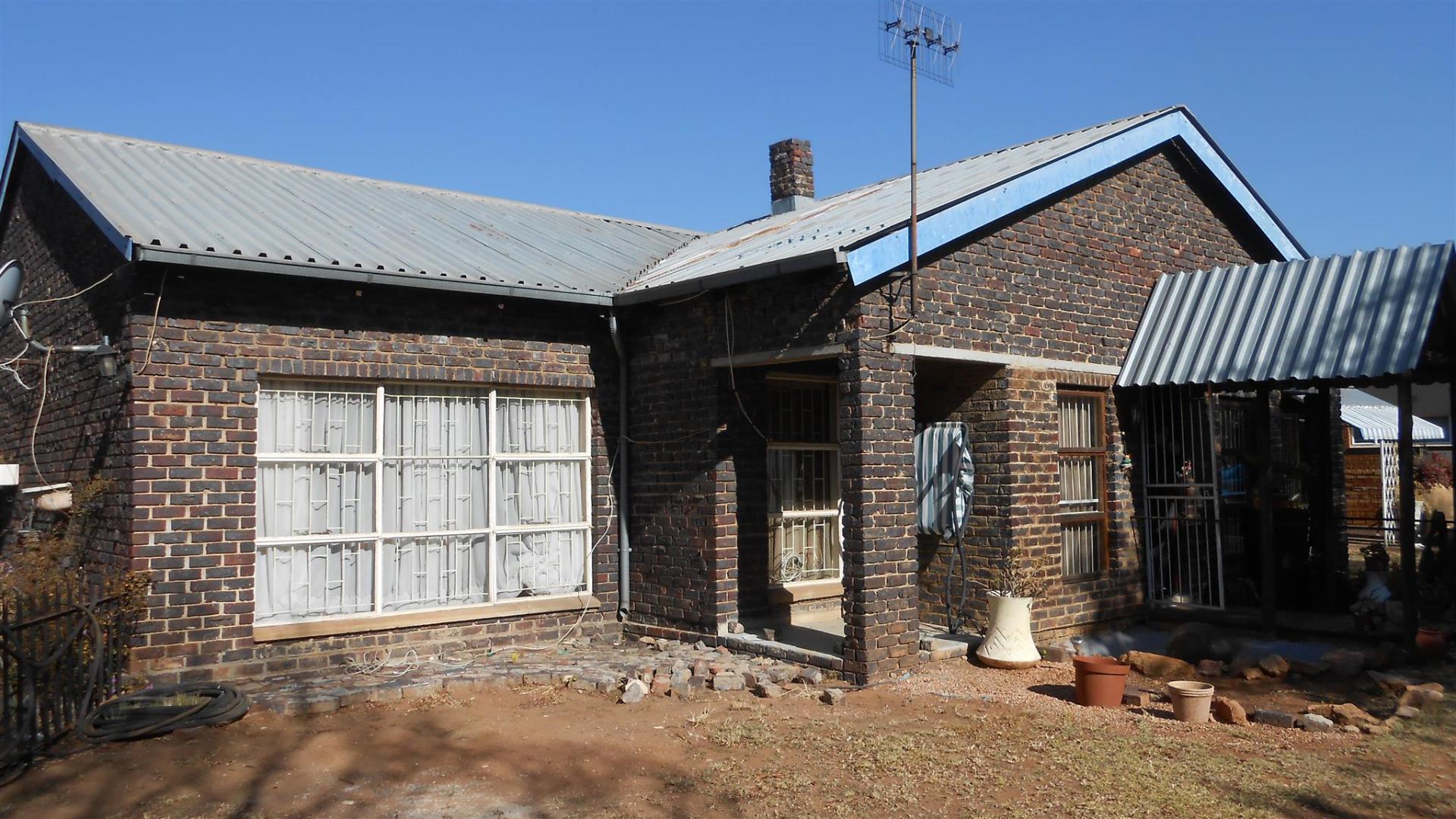 Front View of property in Rensburg