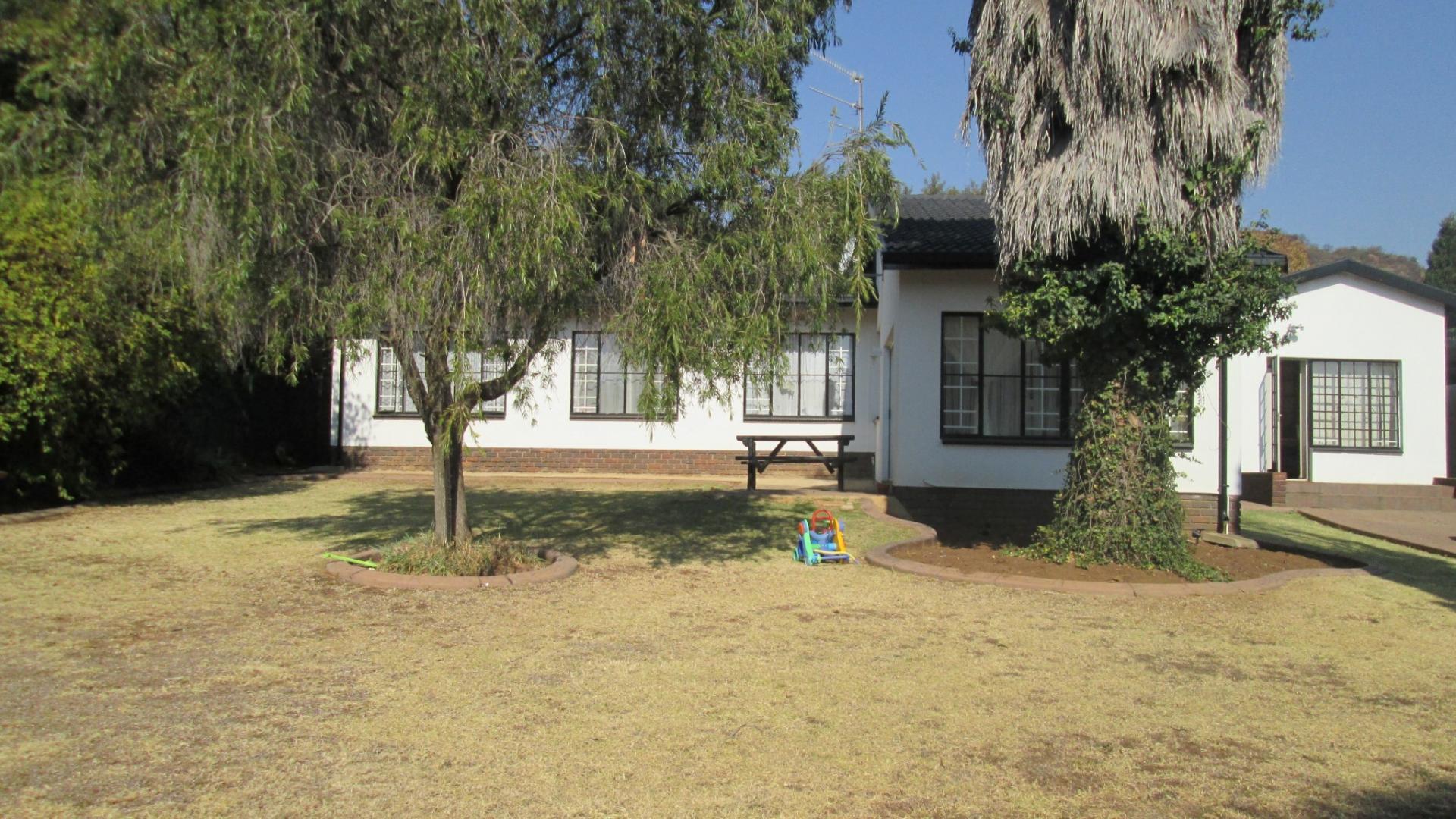 Front View of property in Meredale