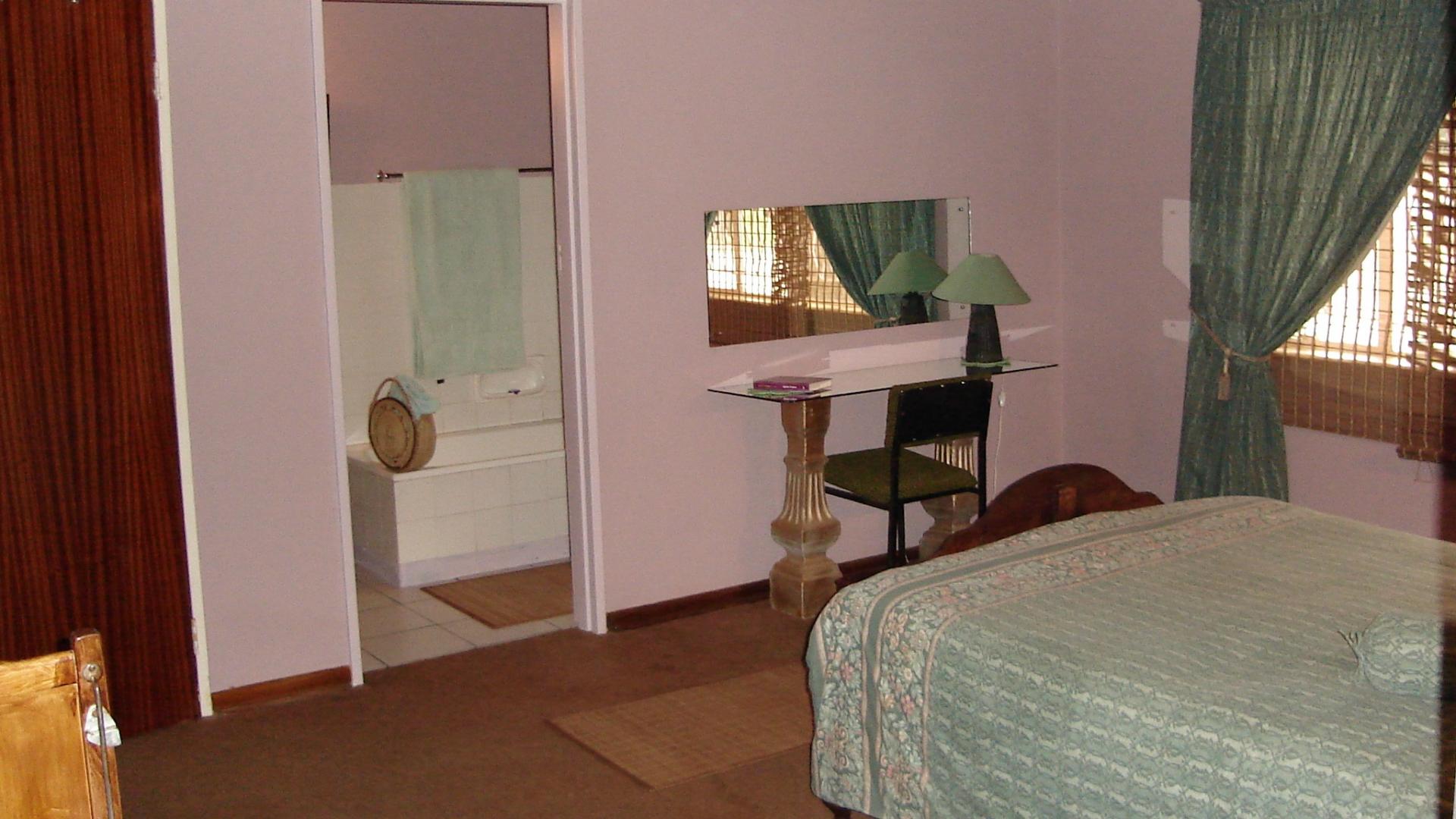 Bed Room 1 - 17 square meters of property in Venterstad