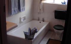 Bathroom 1 - 4 square meters of property in Venterstad