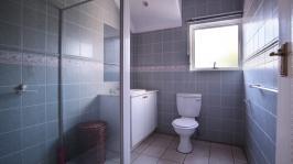 Bathroom 2 - 5 square meters of property in Woodlands Lifestyle Estate