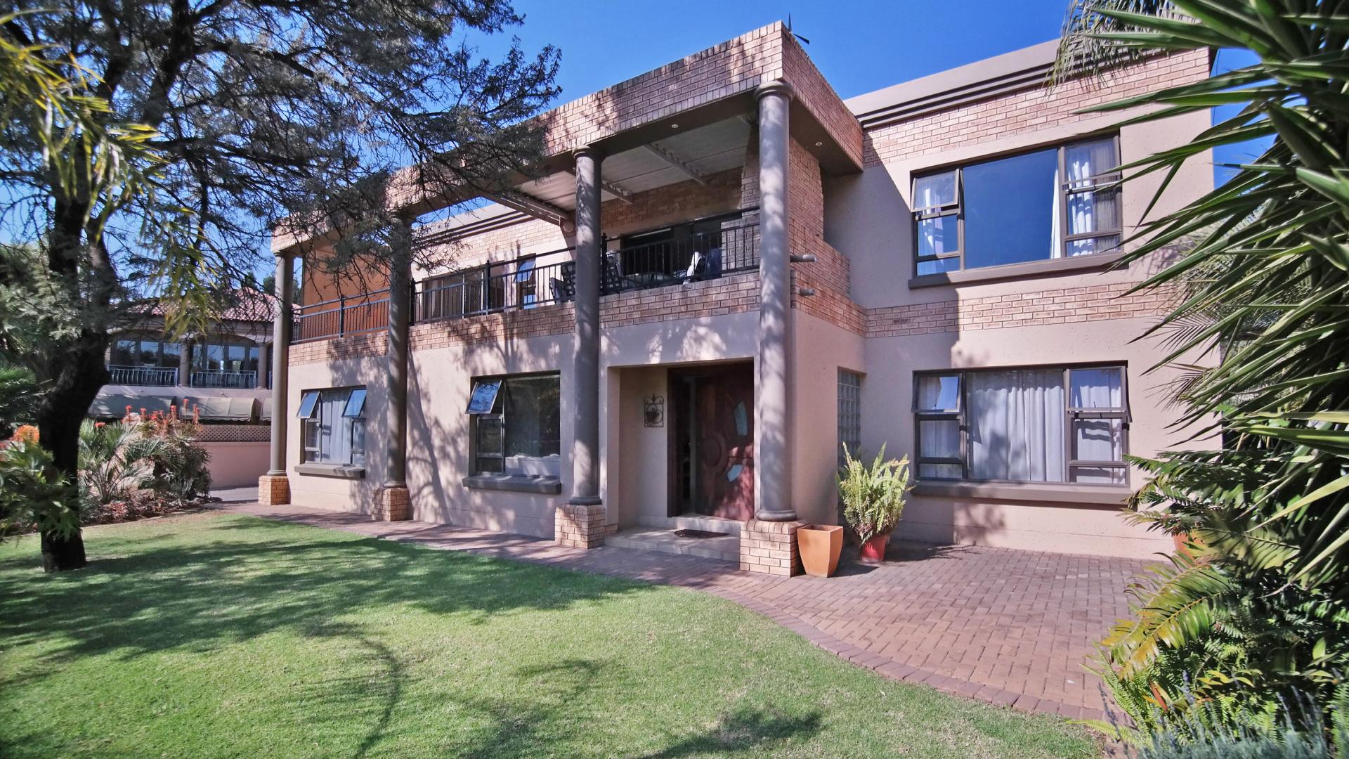 Front View of property in Silver Lakes Golf Estate