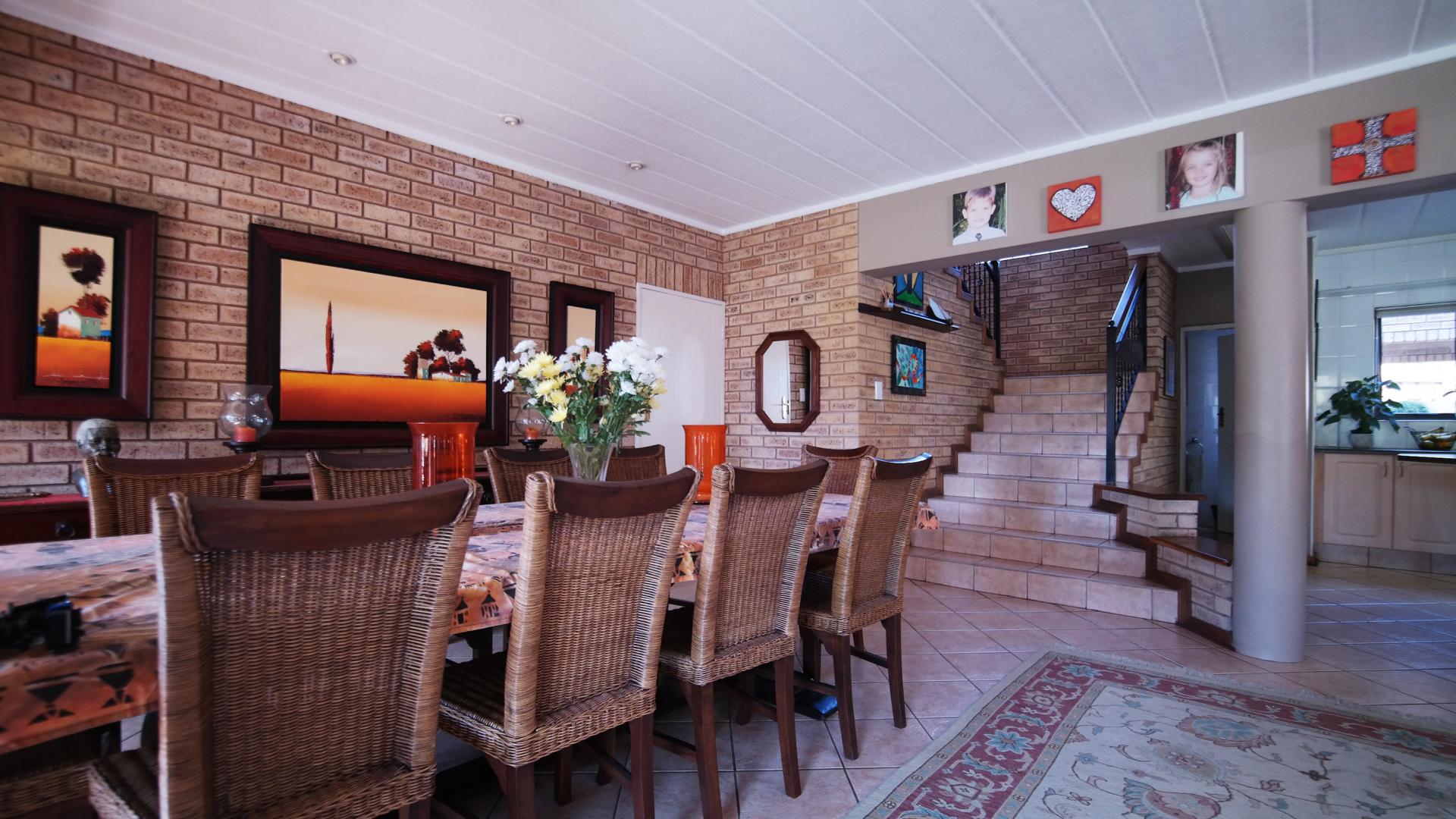 Dining Room - 36 square meters of property in Silver Lakes Golf Estate