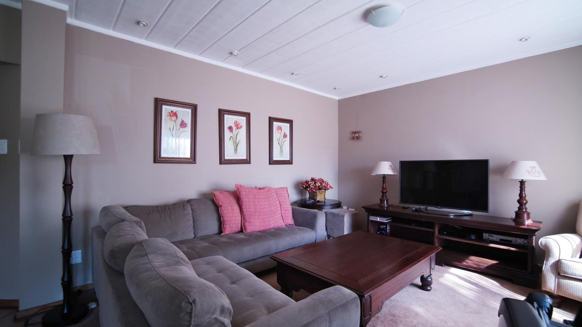TV Room - 16 square meters of property in Silver Lakes Golf Estate