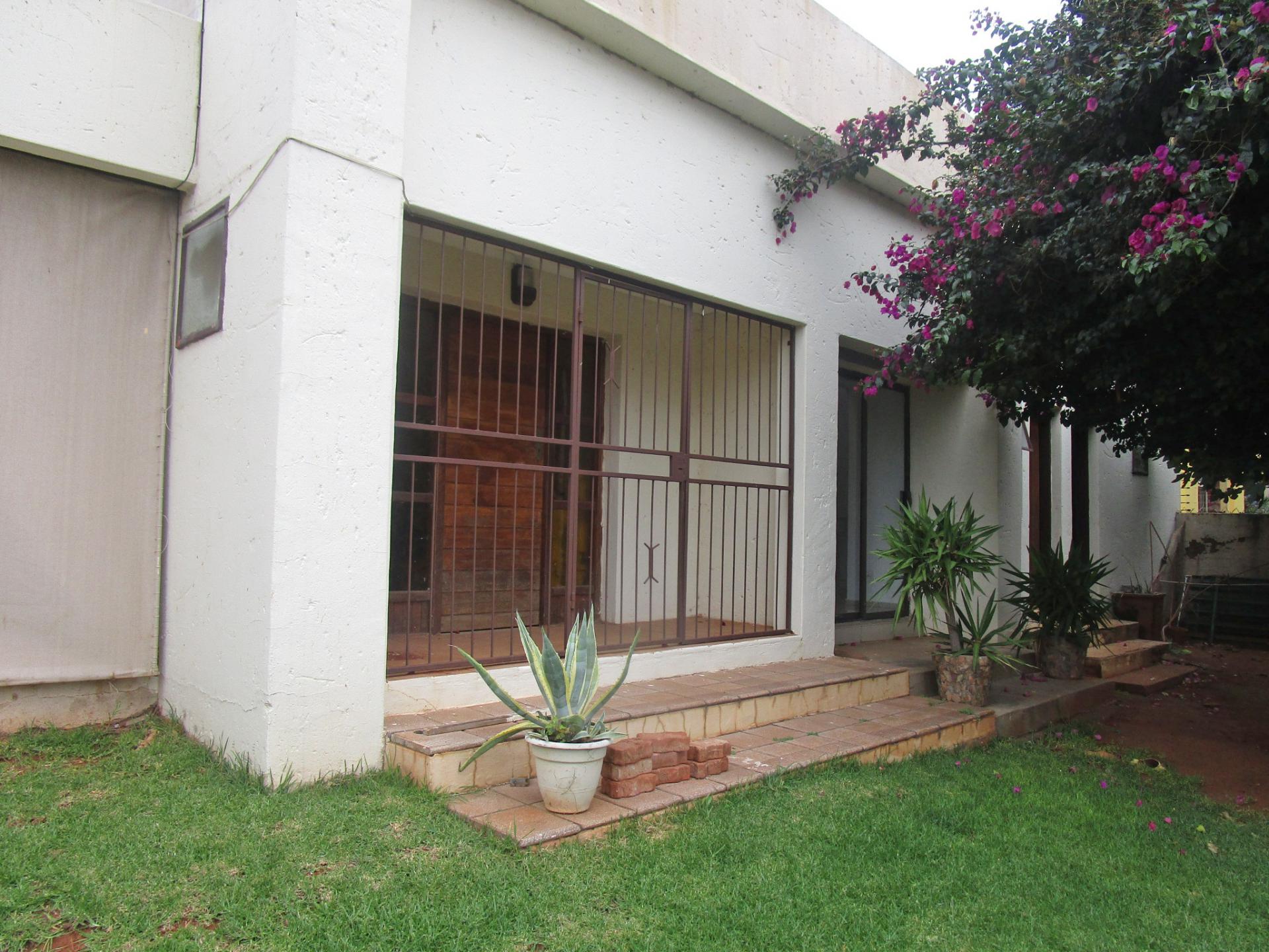 Front View of property in Westonaria