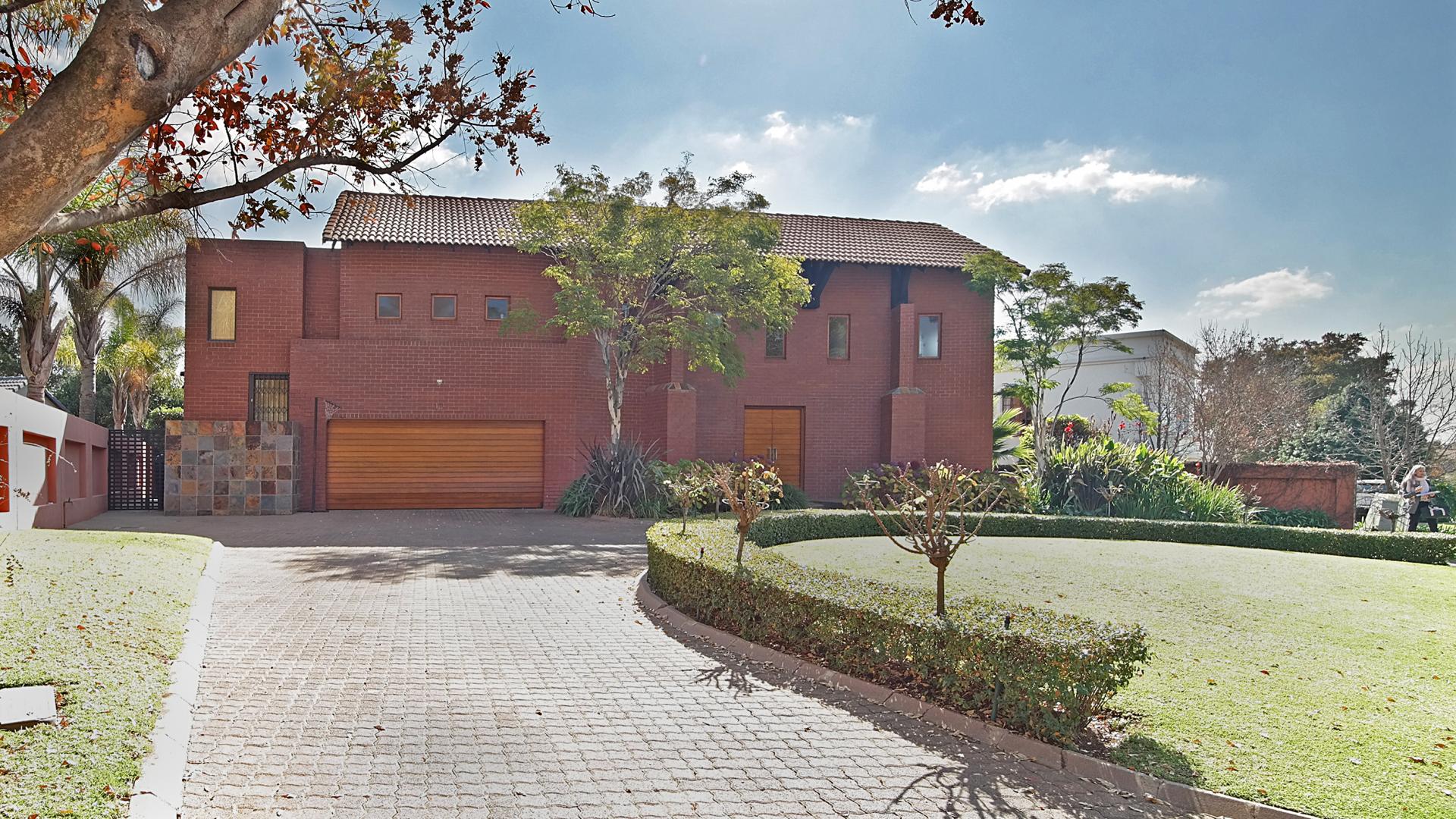 Front View of property in Silver Lakes Golf Estate