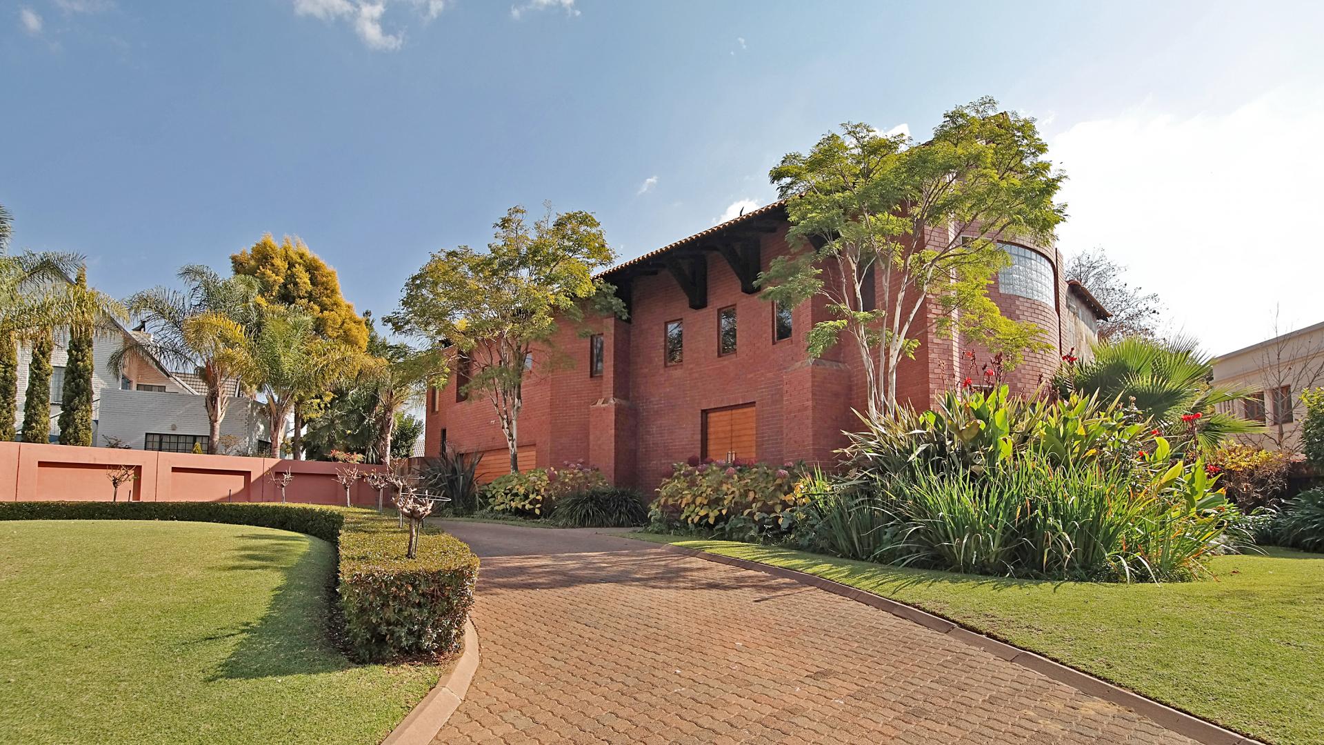 Front View of property in Silver Lakes Golf Estate