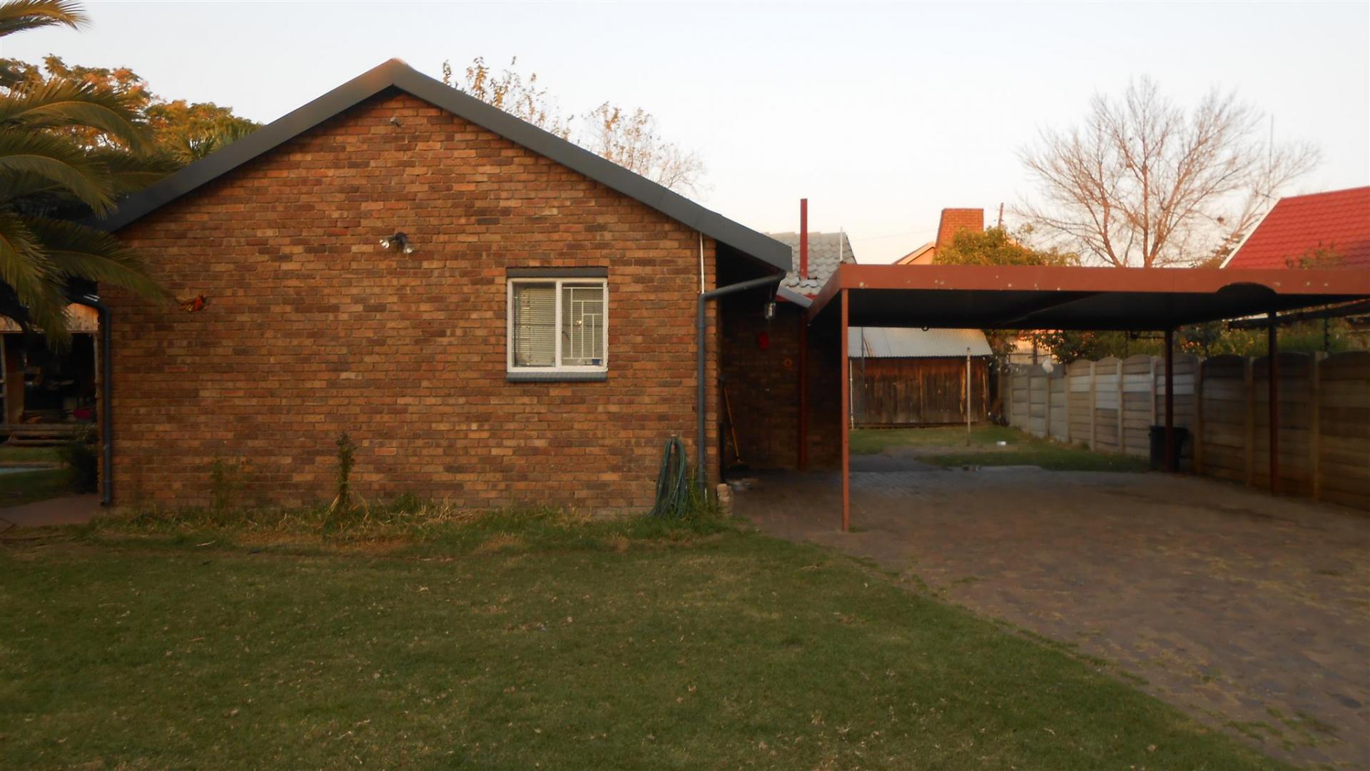 Front View of property in Rhodesfield