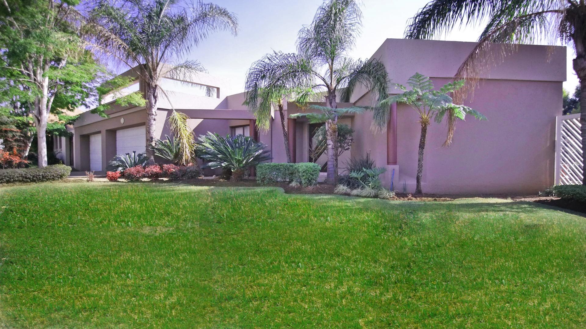 Front View of property in Silver Lakes Golf Estate