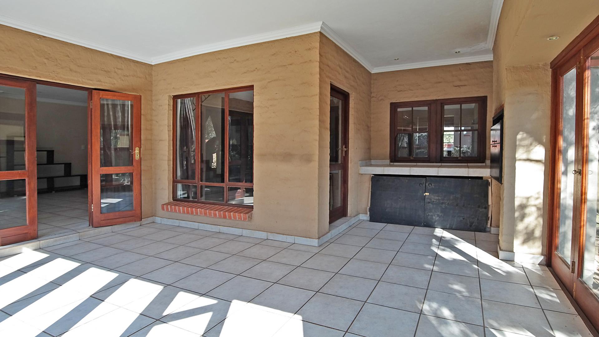 Patio - 25 square meters of property in The Wilds Estate