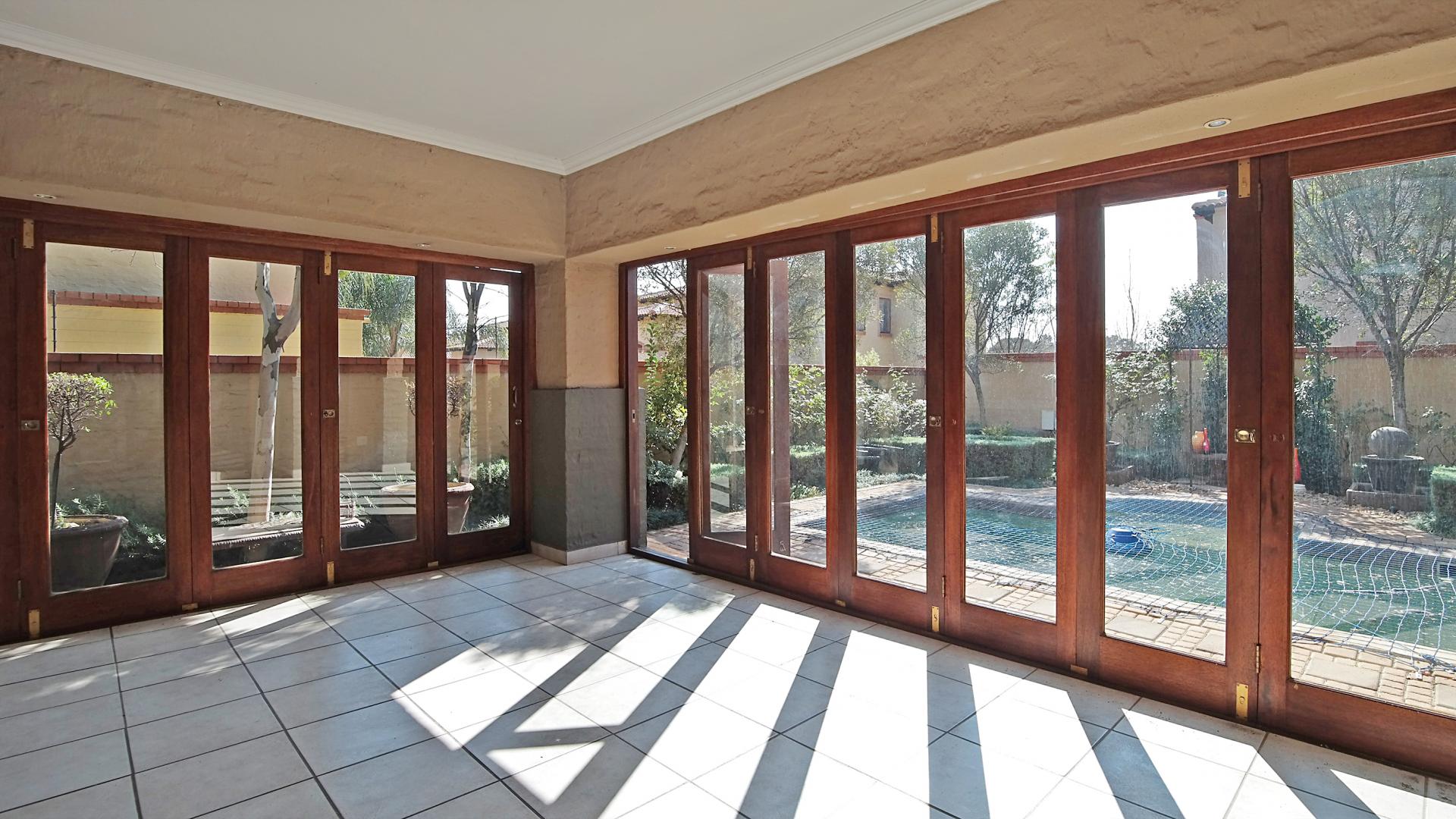 Patio - 25 square meters of property in The Wilds Estate