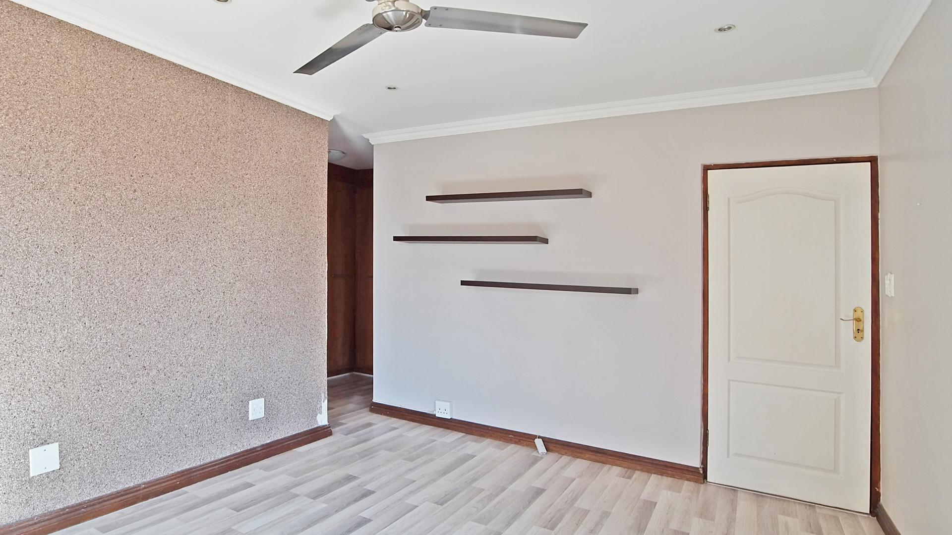 Main Bedroom - 24 square meters of property in The Wilds Estate