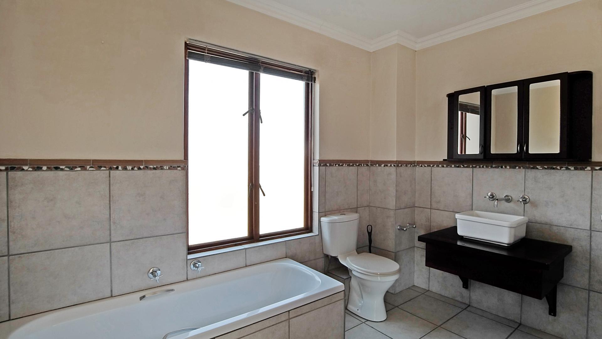 Bathroom 1 - 9 square meters of property in The Wilds Estate