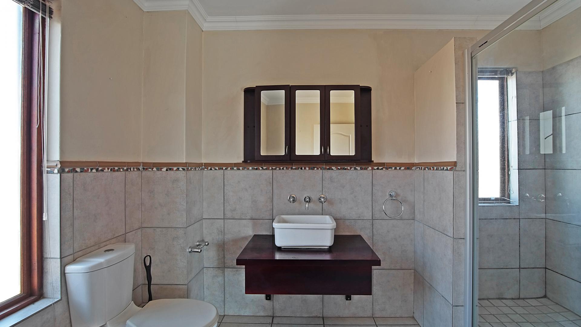 Bathroom 1 - 9 square meters of property in The Wilds Estate