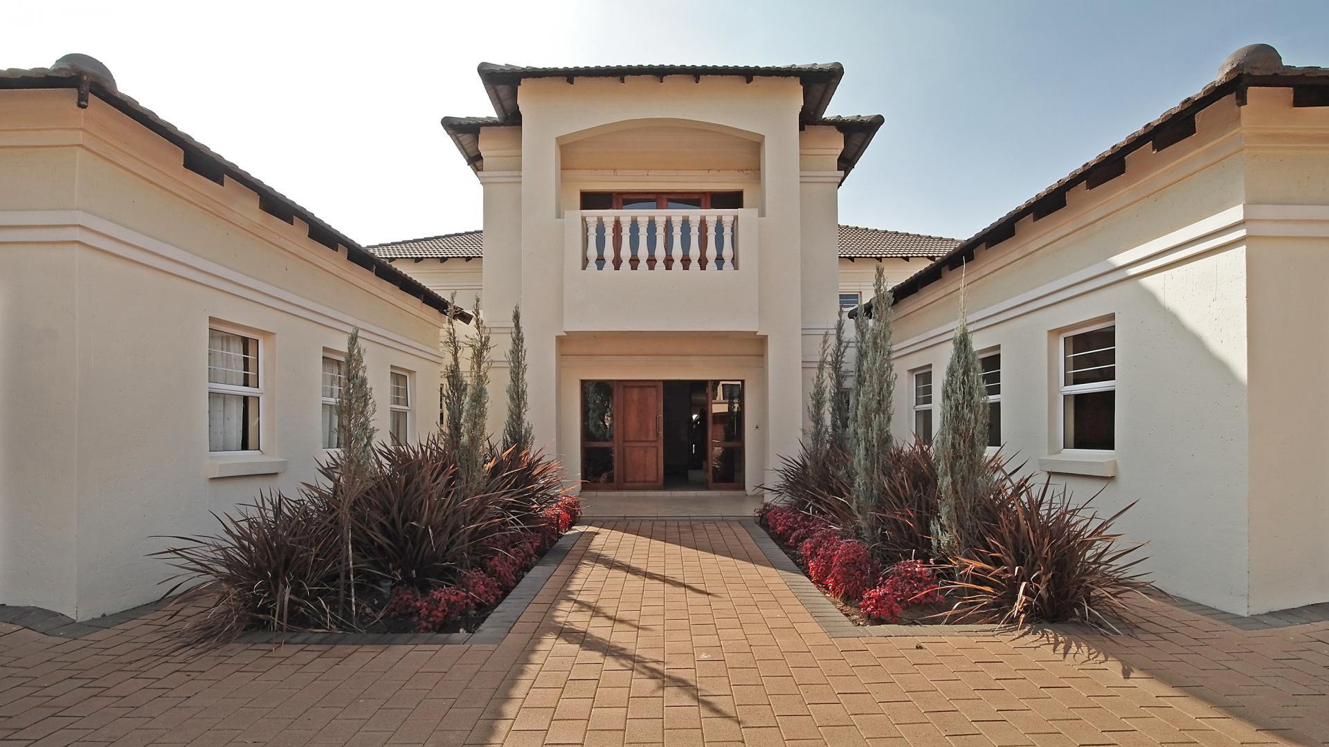 4 Bedroom House for Sale For Sale in Silver Lakes Golf Estate