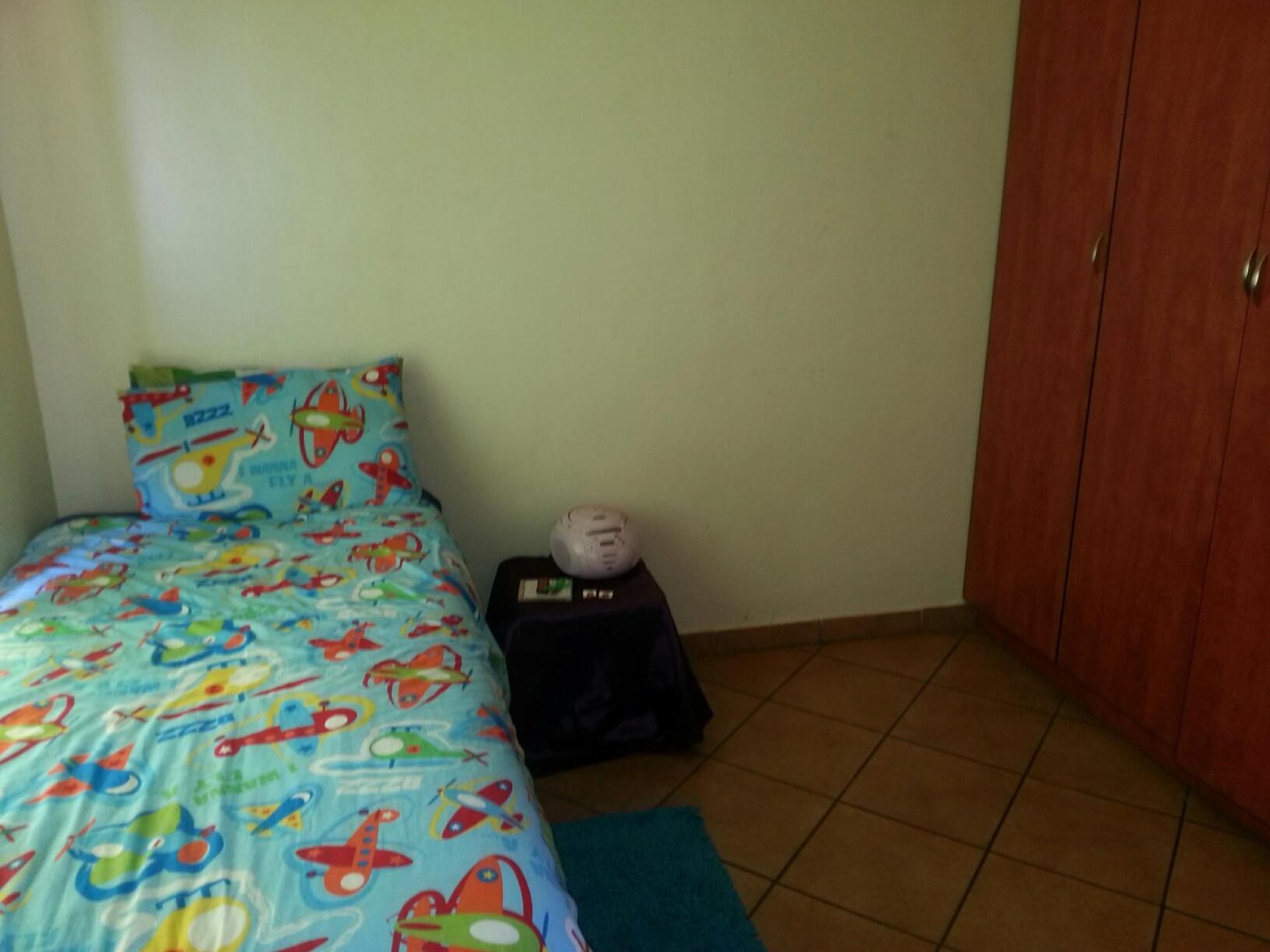 Bed Room 1 - 8 square meters of property in Reyno Ridge