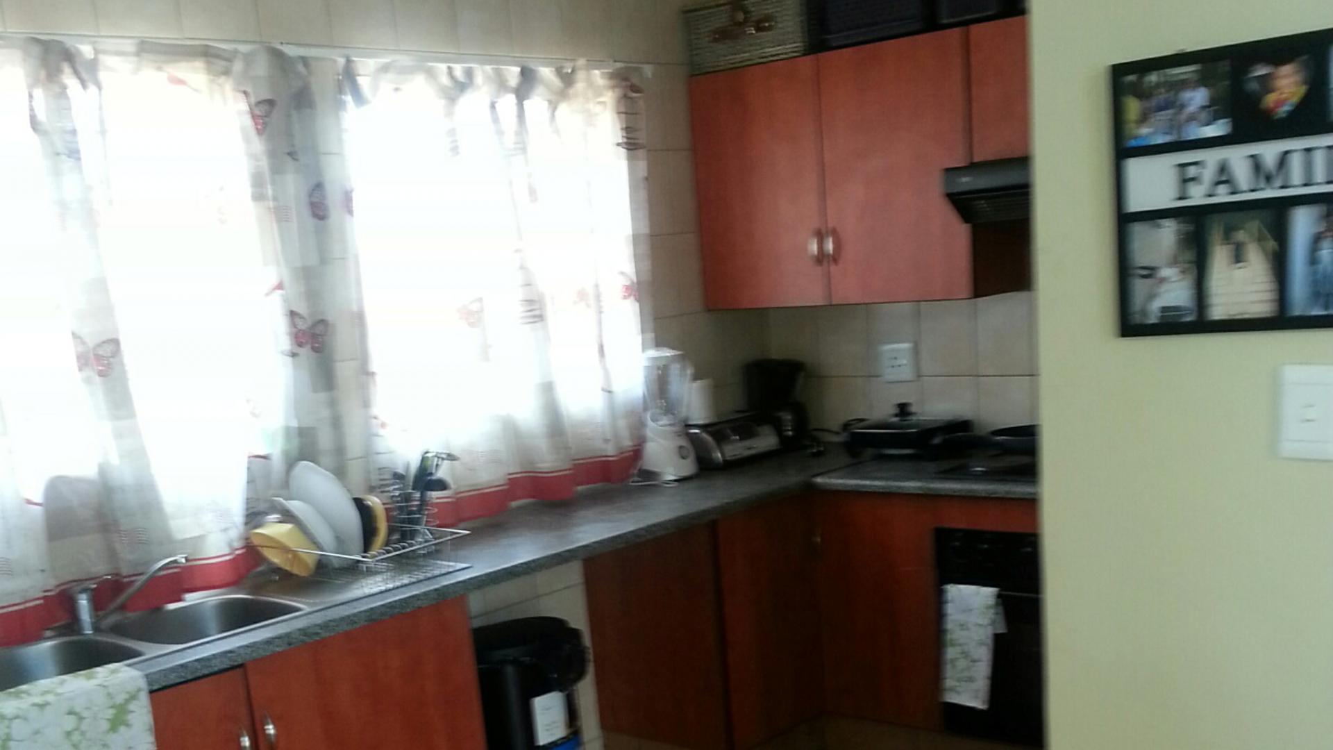 Kitchen - 9 square meters of property in Reyno Ridge