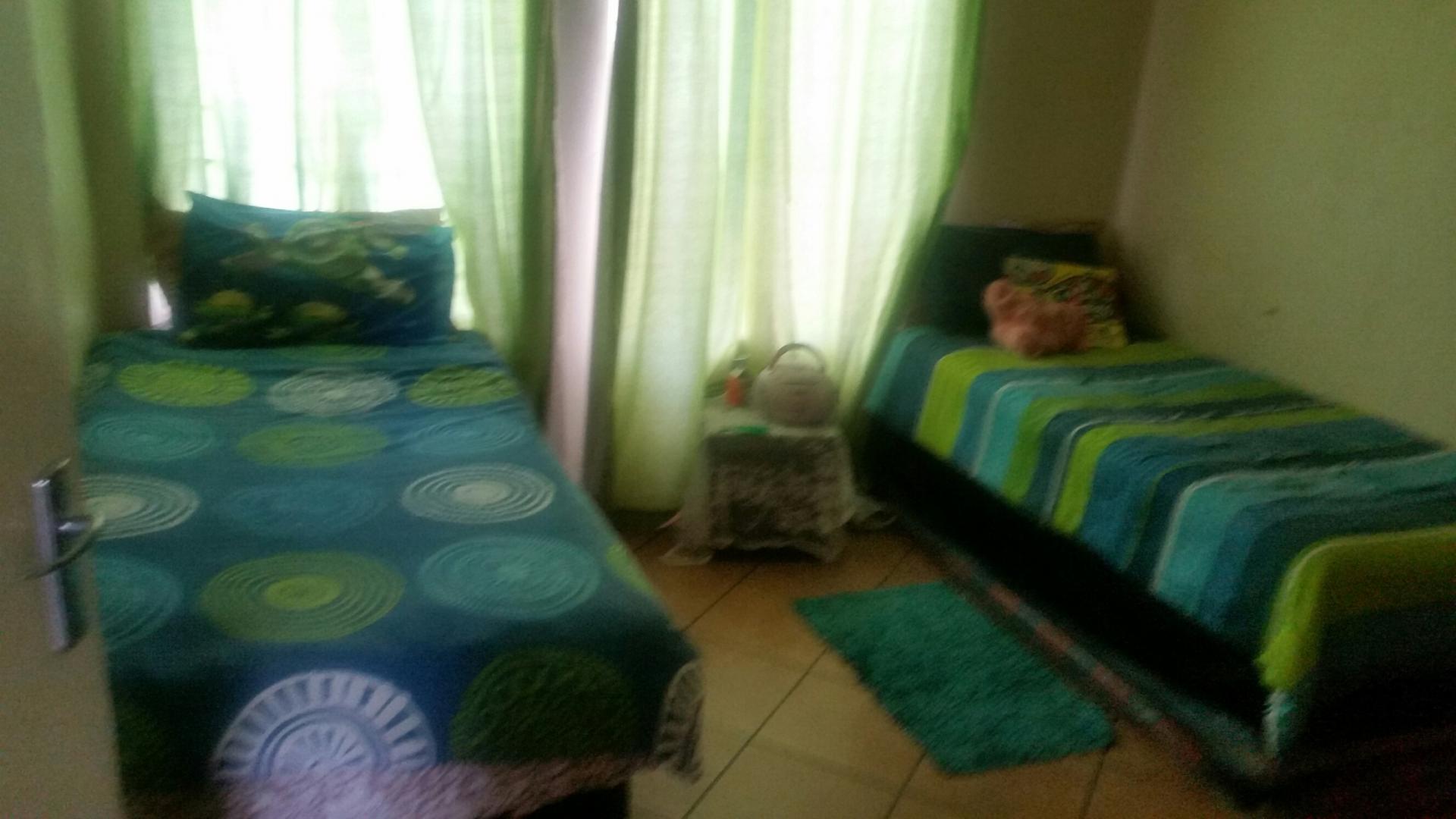 Bed Room 1 - 8 square meters of property in Reyno Ridge