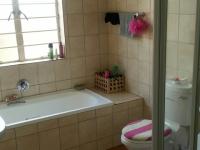 Main Bathroom - 5 square meters of property in Reyno Ridge