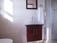 Bathroom 2 - 2 square meters of property in Newmark Estate