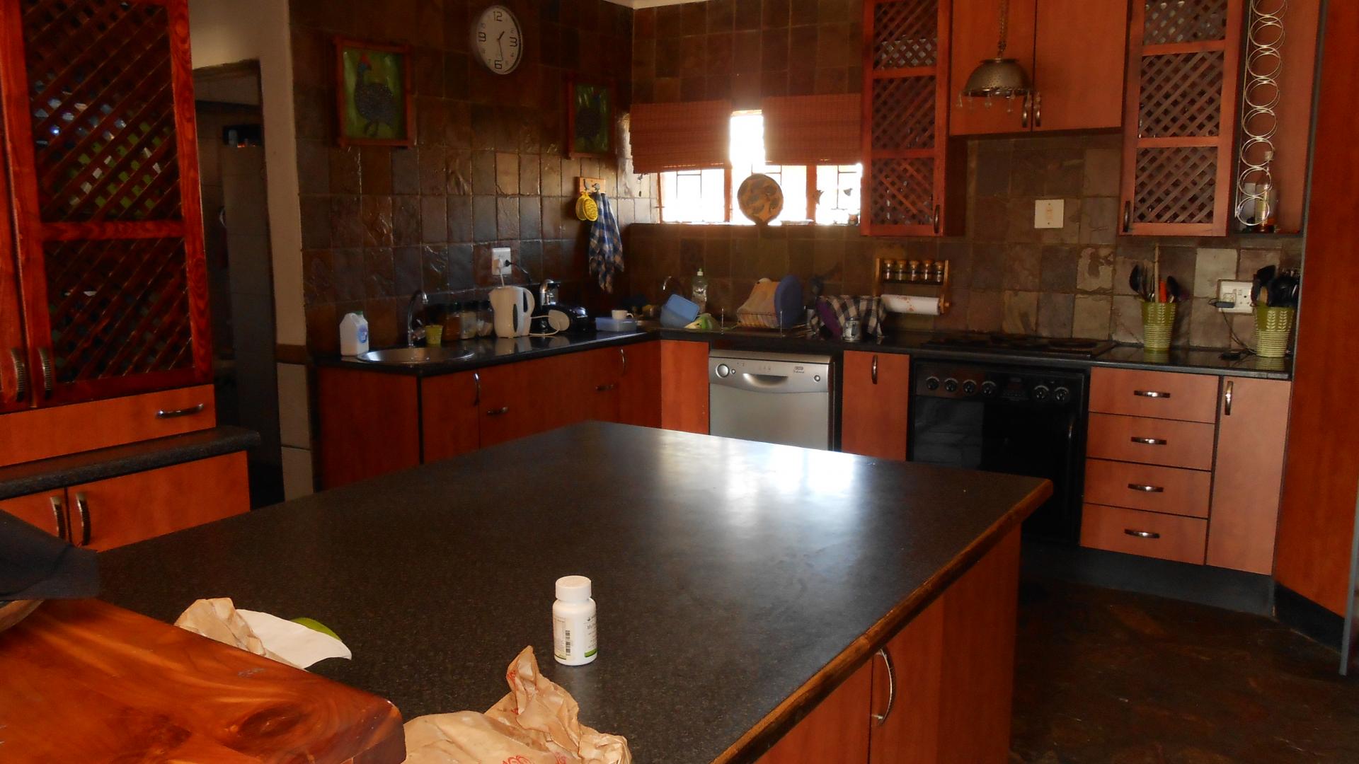 Kitchen - 50 square meters of property in Cullinan