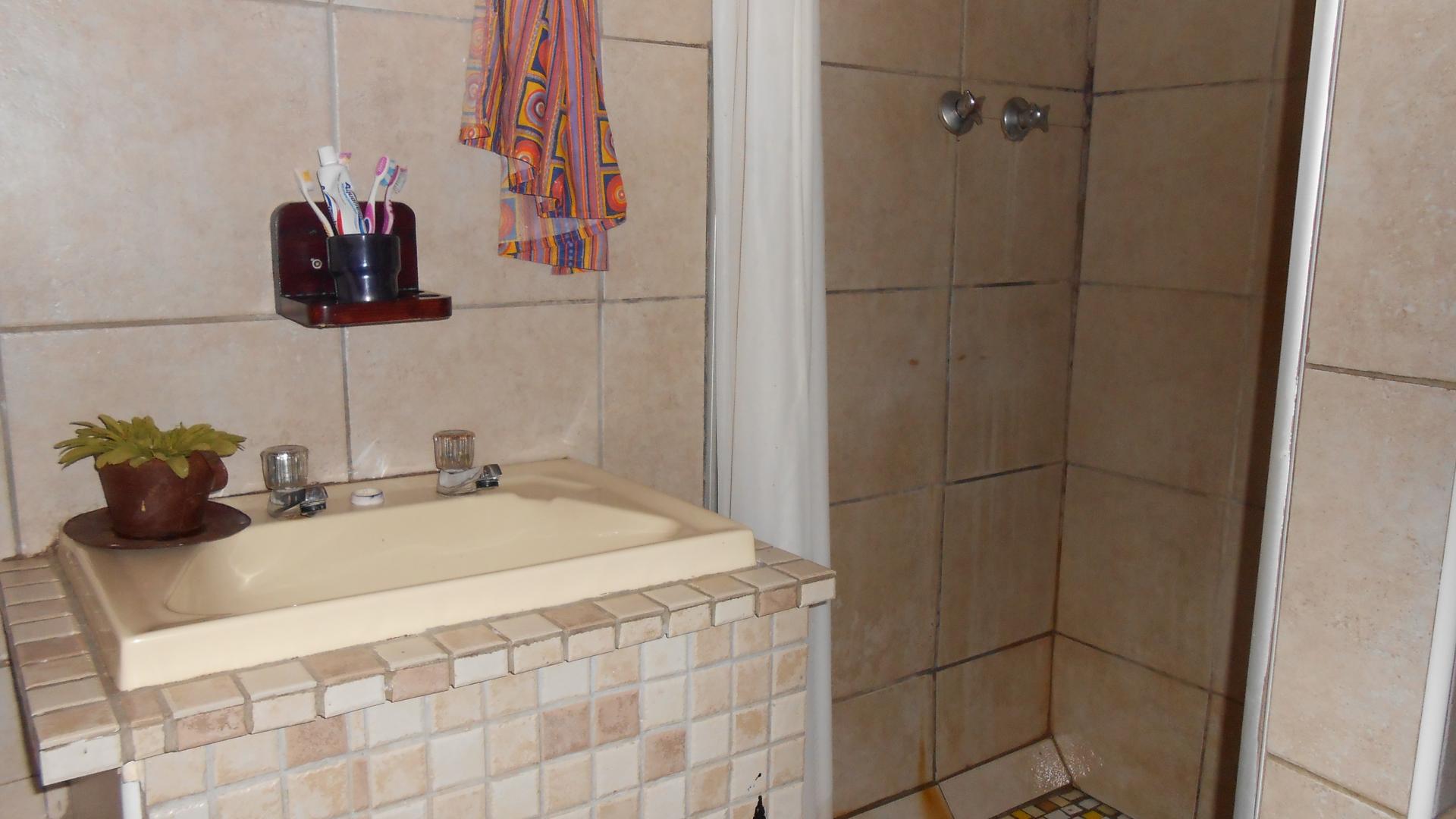 Bathroom 1 - 13 square meters of property in Cullinan