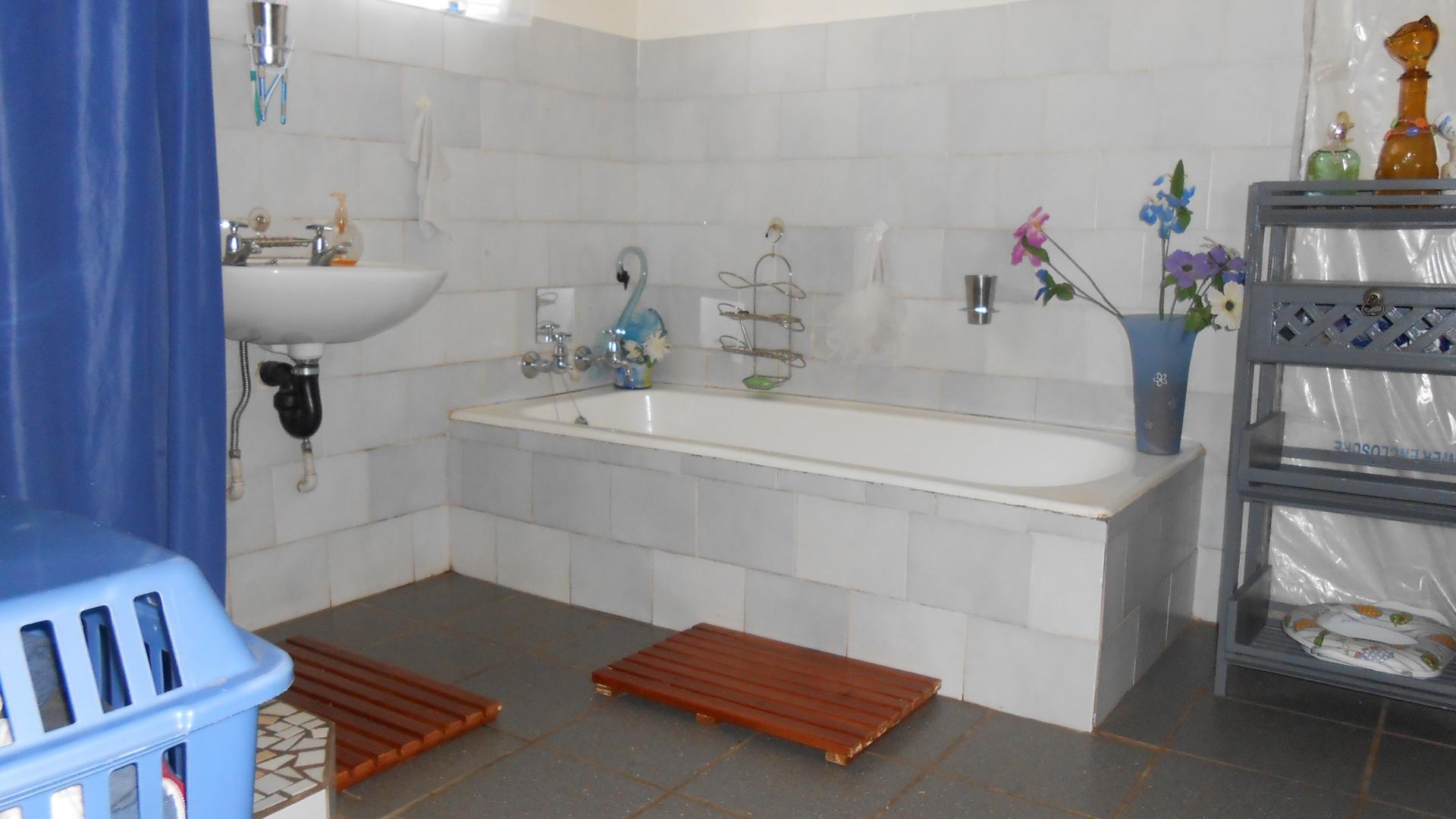 Bathroom 1 - 13 square meters of property in Cullinan