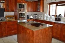 Kitchen - 13 square meters of property in The Wilds Estate