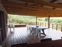 Patio - 32 square meters of property in Plettenberg Bay