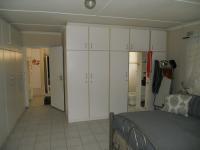 Main Bedroom - 27 square meters of property in Bluff